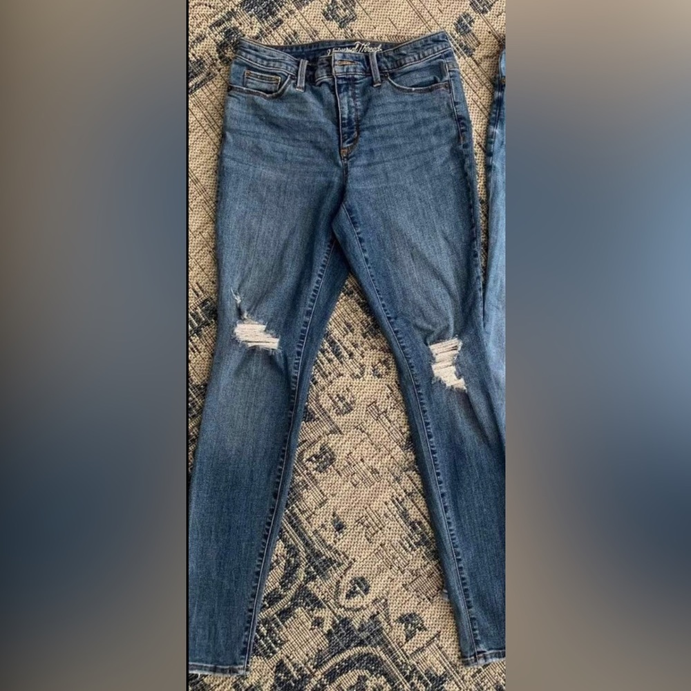 6/27Reg Universal Thread Skinny Jeans